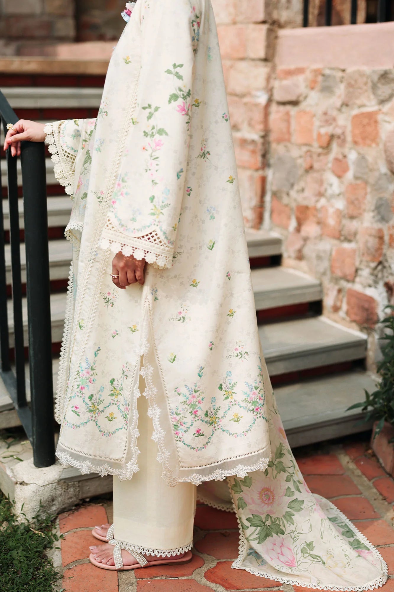 3PC EMBROIDERED LAWN SUIT BY CROSS STITCH