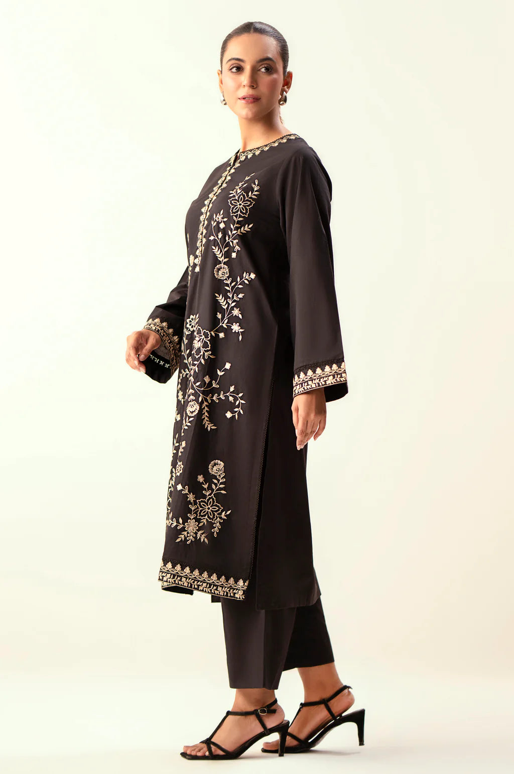 UnStitched 2 Piece Embroidered Lawn Suit By Zeen