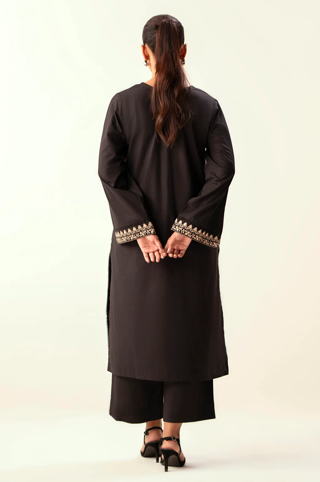 UnStitched 2 Piece Embroidered Lawn Suit By Zeen