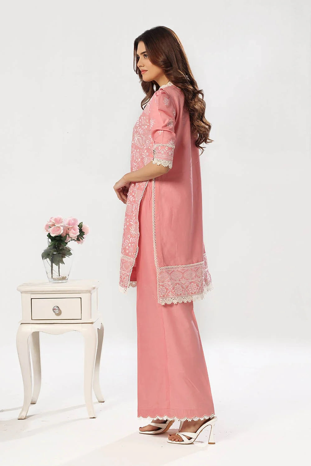 Embroidered 2 piece lawn suit by GULAHMED