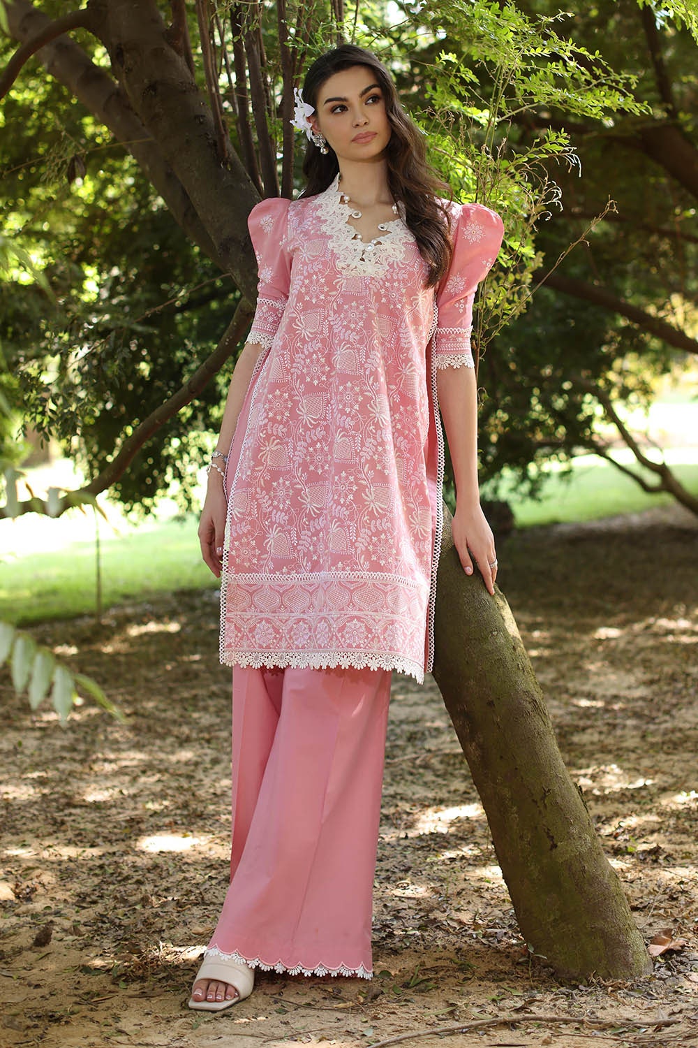Embroidered 2 piece lawn suit by GULAHMED